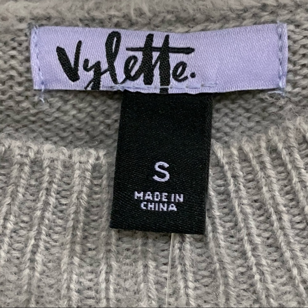 Vylette Heather Gray Bauble Stitch Pom Pom Sweater Junior M - Picture 8 of 14
